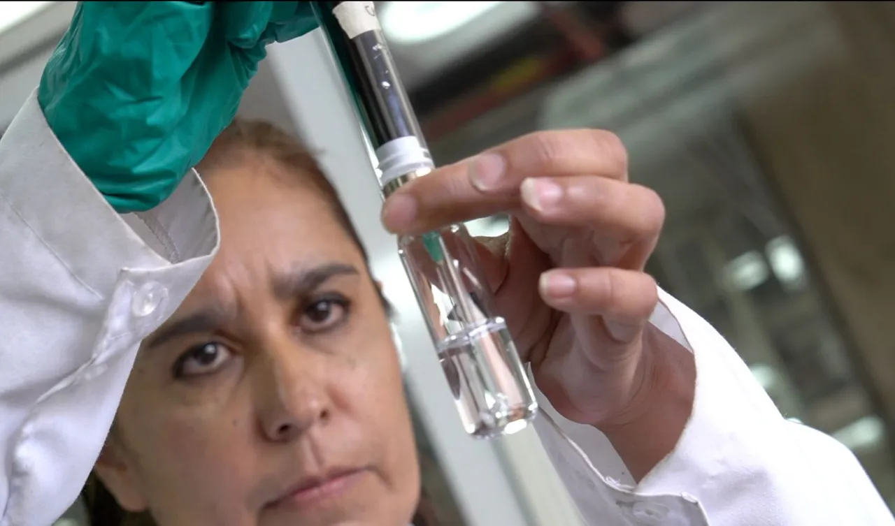 científica análisis agua