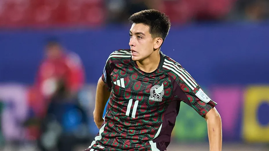 FIFA impulsa regla Sub-21: clubes deberán alinear a un canterano joven