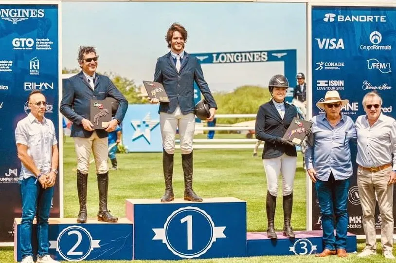 Gonzalo Azcárraga, en primer lugar de la prueba nacional de 1.40 metros_ su padre, el olímpico Jaime Azcárraga, ocupa la segunda posición