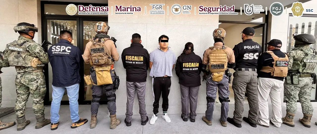 GqDXgp8XEAAwa7-