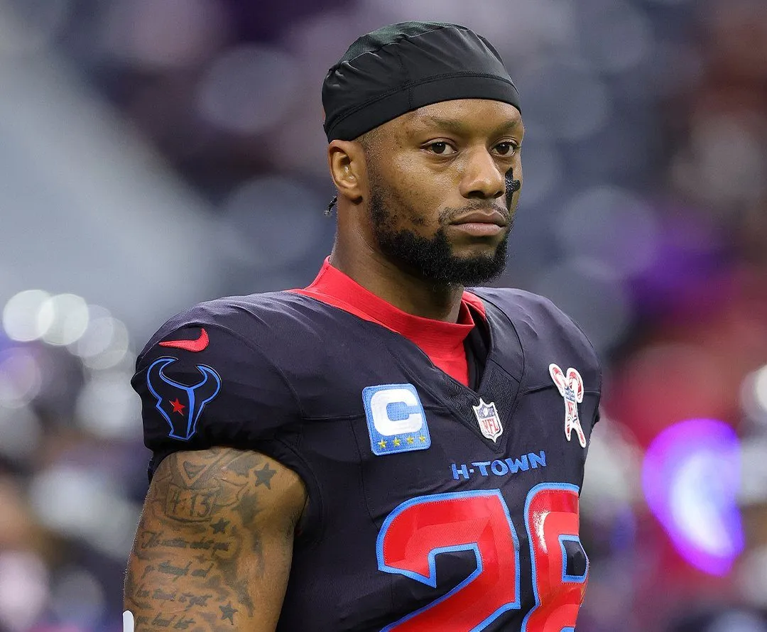 El corredor de los Houston Texans, Joe Mixon, durante un partido. Mixon se perderá el inicio de la temporada NFL por una lesión de tobillo, siendo reemplazado por Nick Chubb.