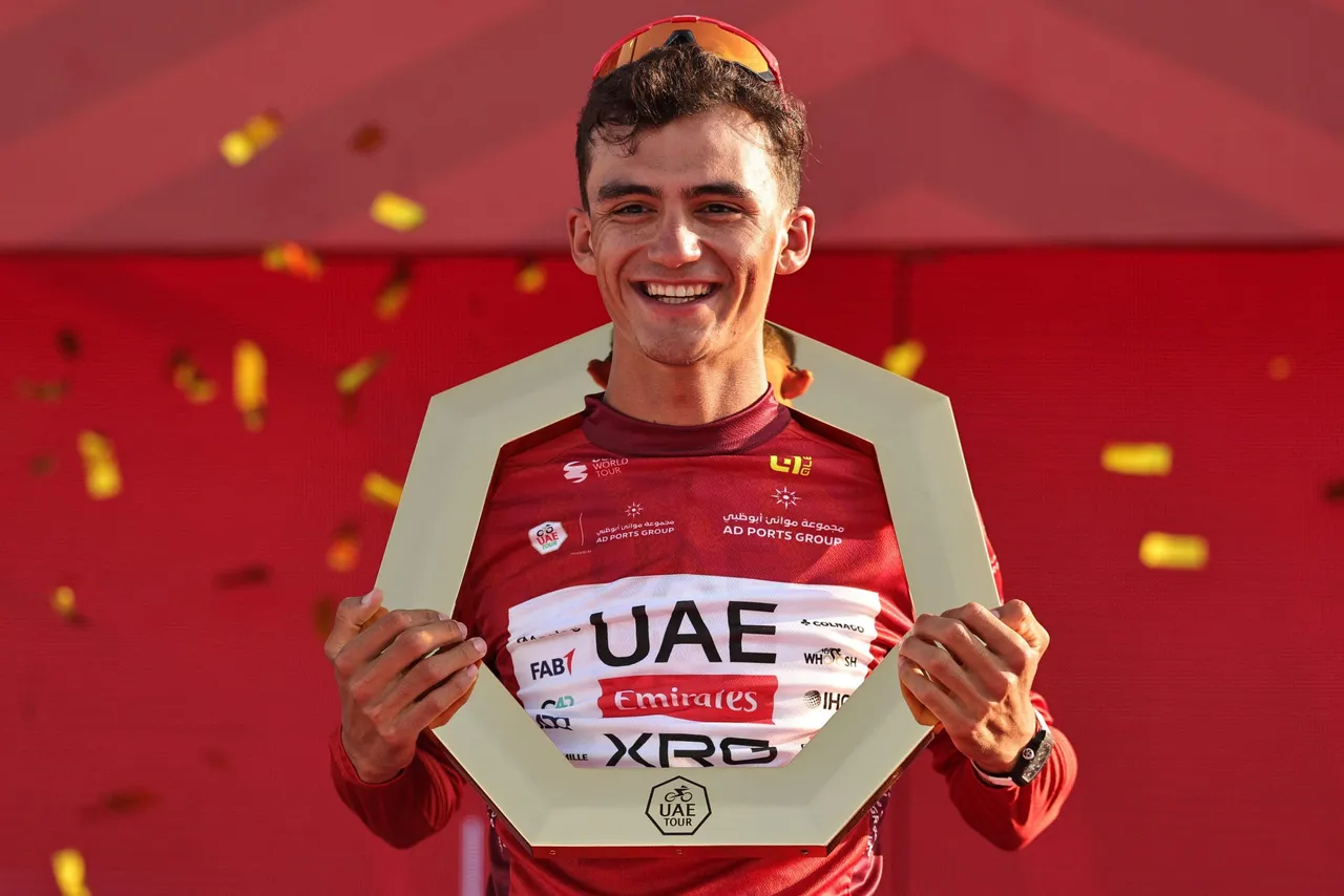 El mexicano Isaac del Toro (UAE) se impuso este domingo en el Tour de los Emiratos Árabes Unidos, que finalizó en Abu Dhabi.