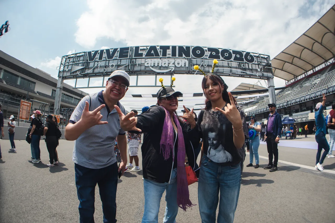 La máxima fiesta del rock en español: Arranca la edición XXVI del Vive Latino con lleno total