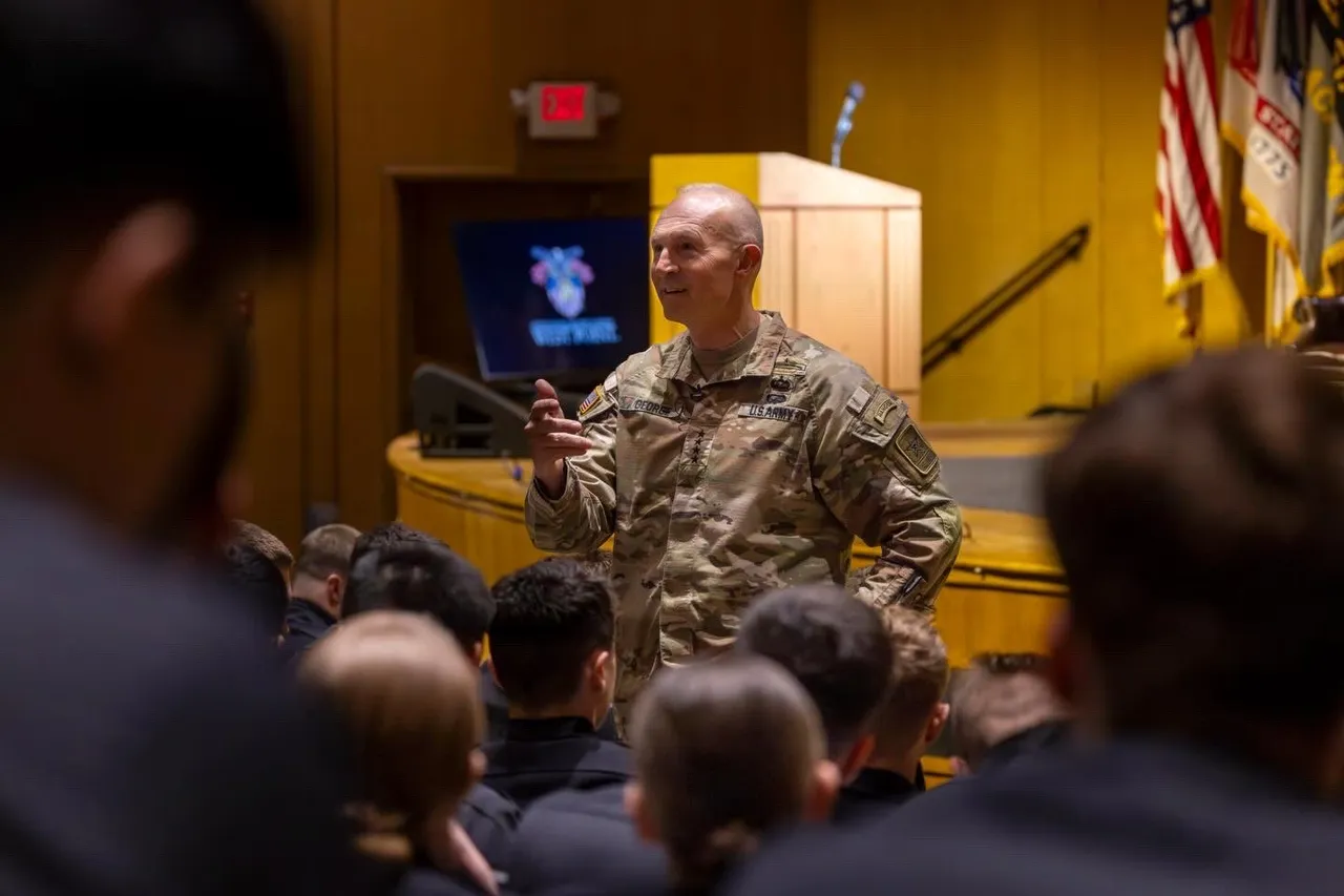 Randy George deja la jefatura del Estado Mayor por orden del Departamento de Guerra