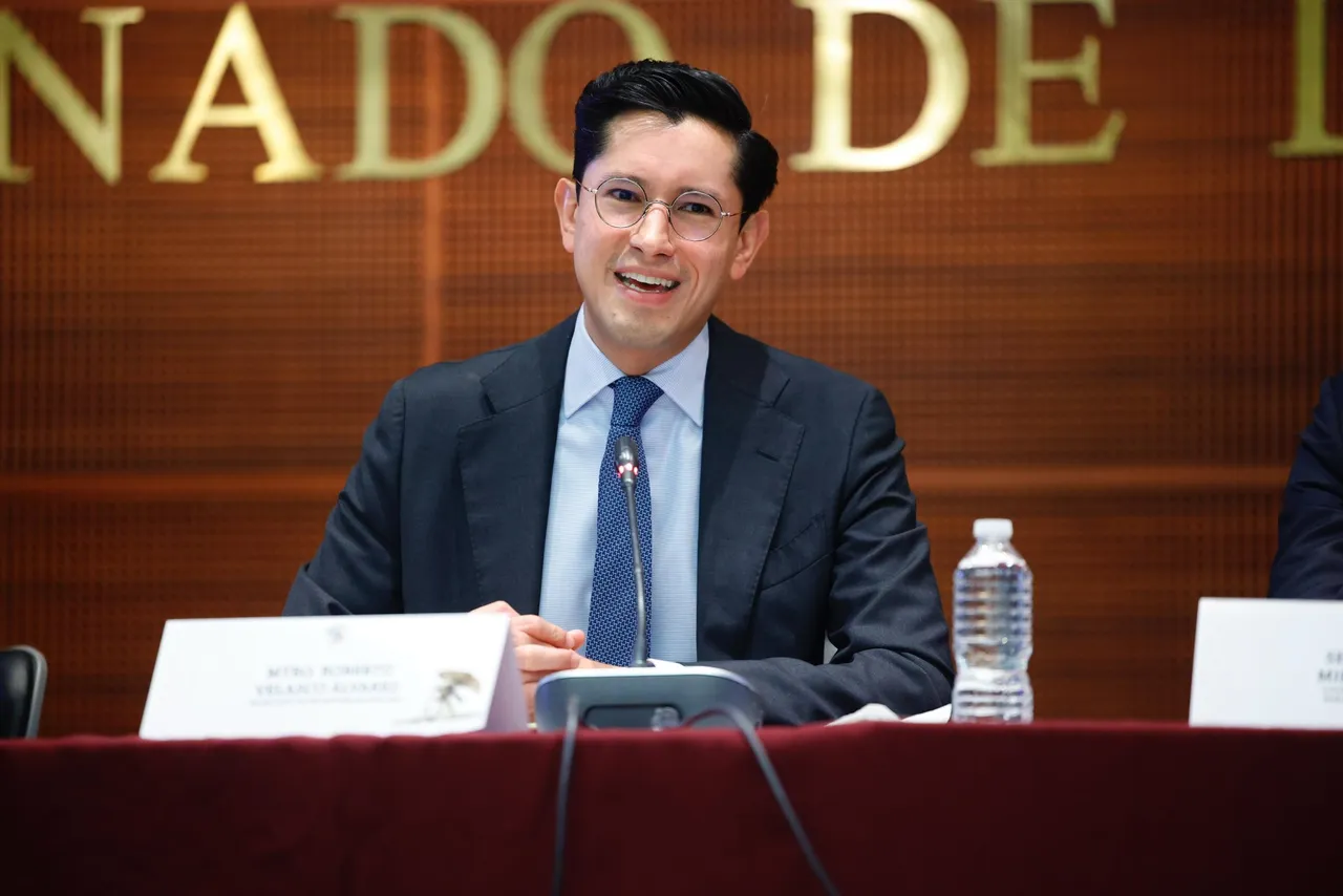 Rinde protesta Roberto Velasco como nuevo secretario de relaciones exteriores, tras ser ratificado por el pleno del Senado