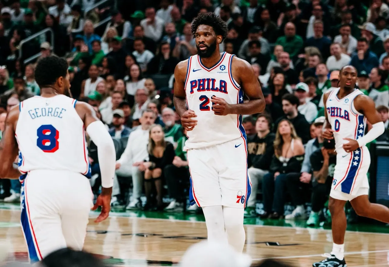 Los Philadelphia 76ers se clasificaron este sábado a las semifinales del Este al derrotar a los Boston Celtics por 100-109 en el séptimo partido, culminando una remontada desde
