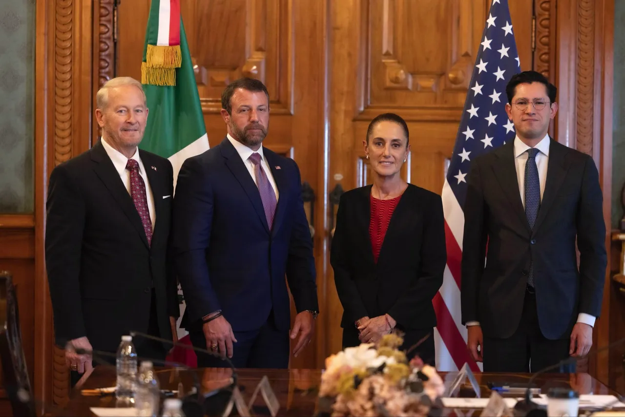 Sheinbaum recibe en Palacio Nacional al secretario de Seguridad Interior de EU