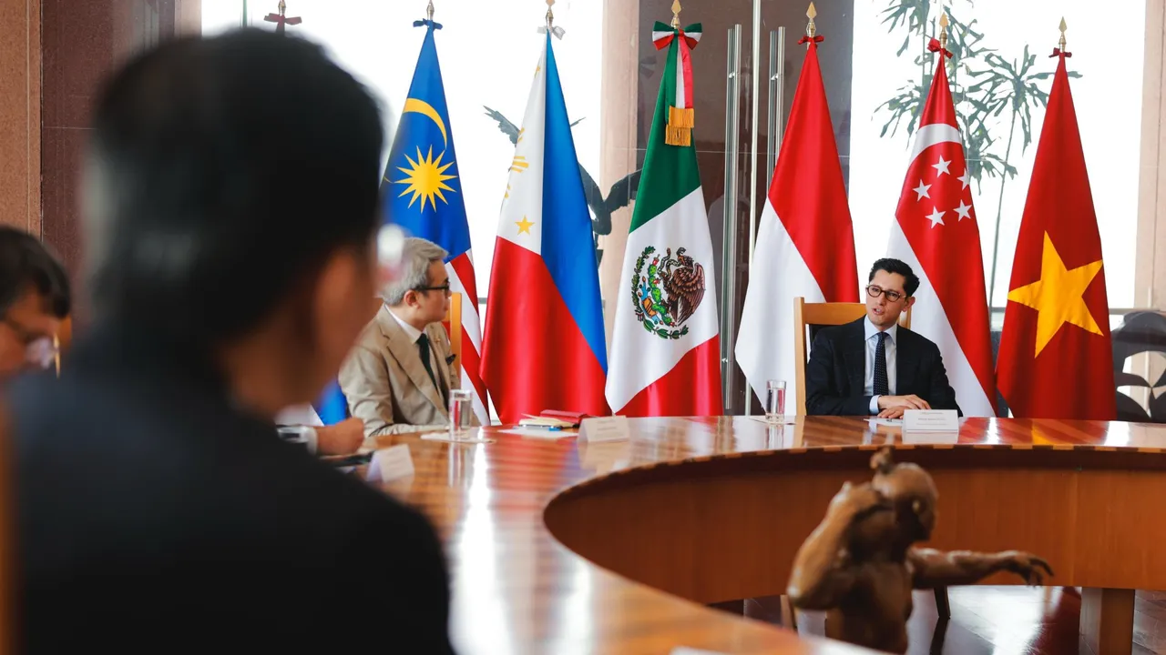 Roberto Velasco llama a embajadores a fortalecer la presencia de México en el mundo