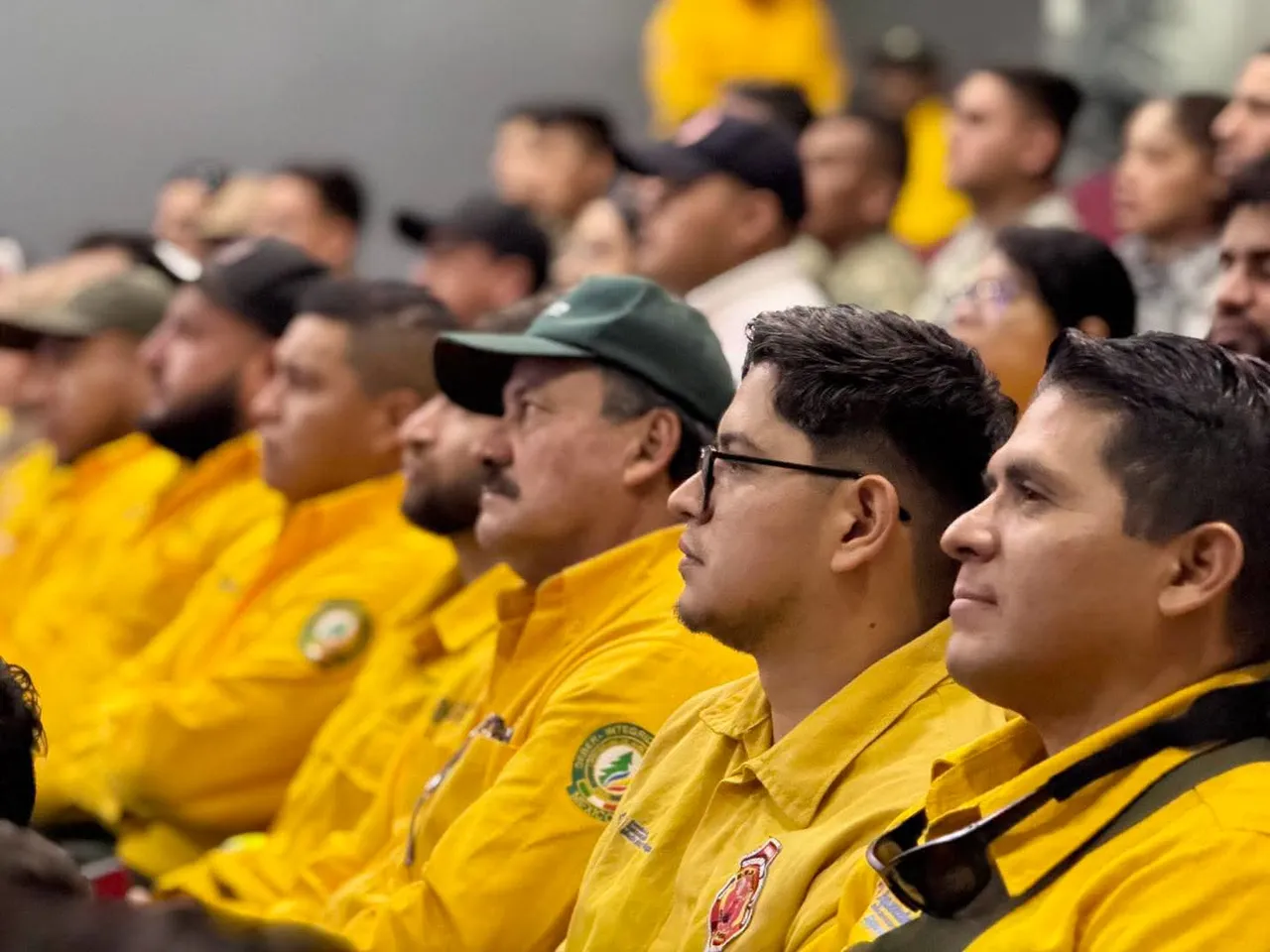 México envía otro contingente de brigadistas a Canadá por incendios forestales