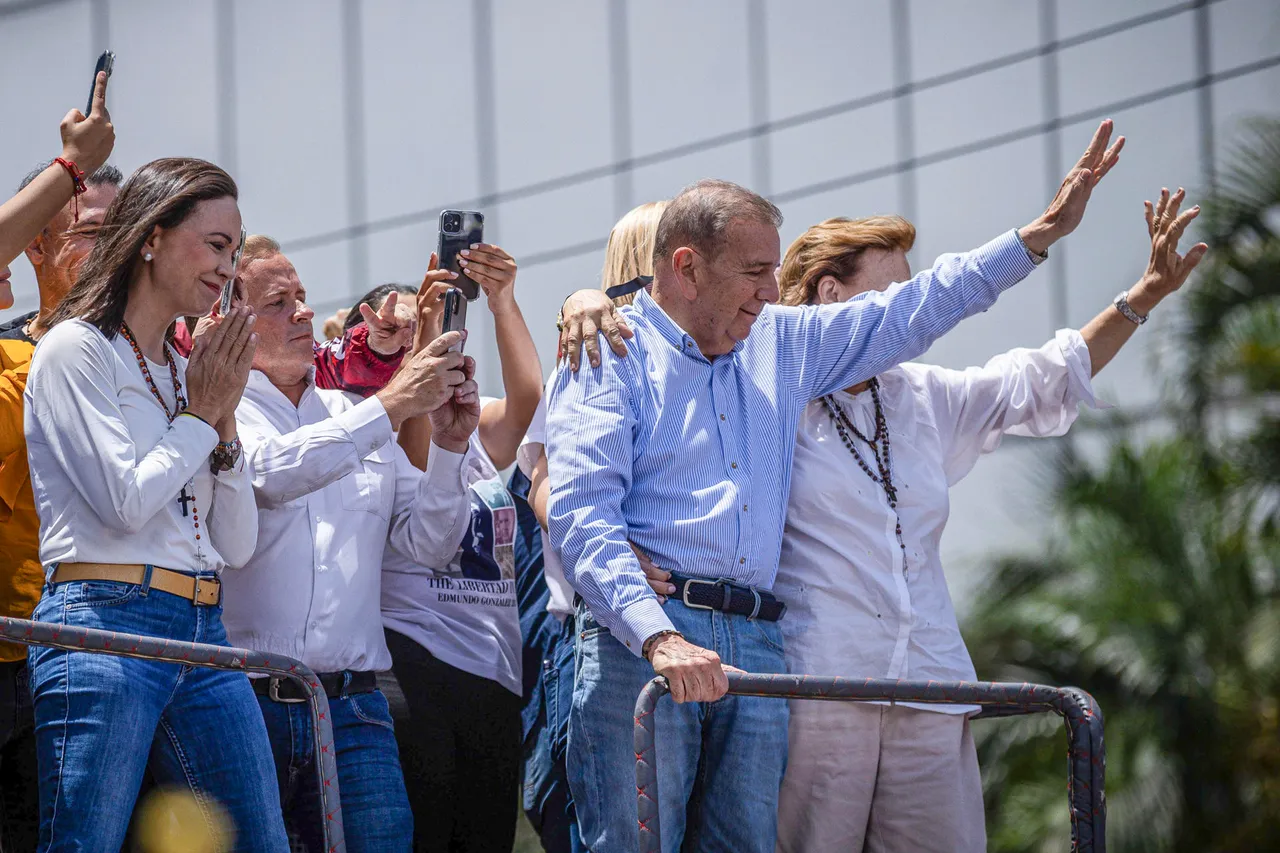 Miles de venezolanos se manifiestan en segundo día por lo que consideran fraude electoral