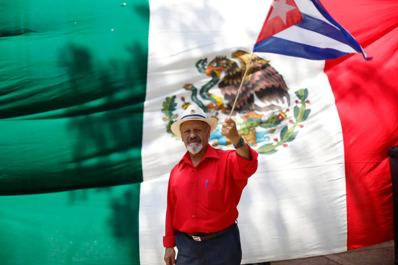 Manifestantes claman en México que &#8220;Cuba no está sola&#8221; y condenan amenazas de EE.UU.