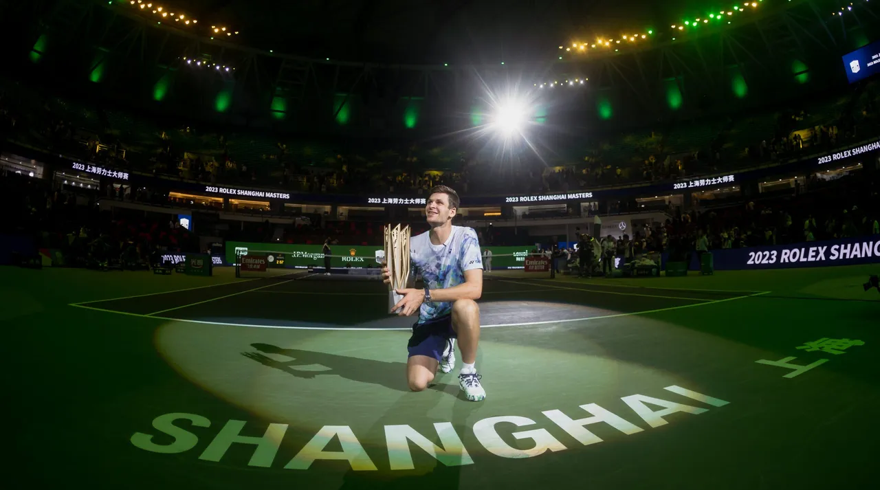 Hurkacz vence en el Masters de Tenis de Shanghai
