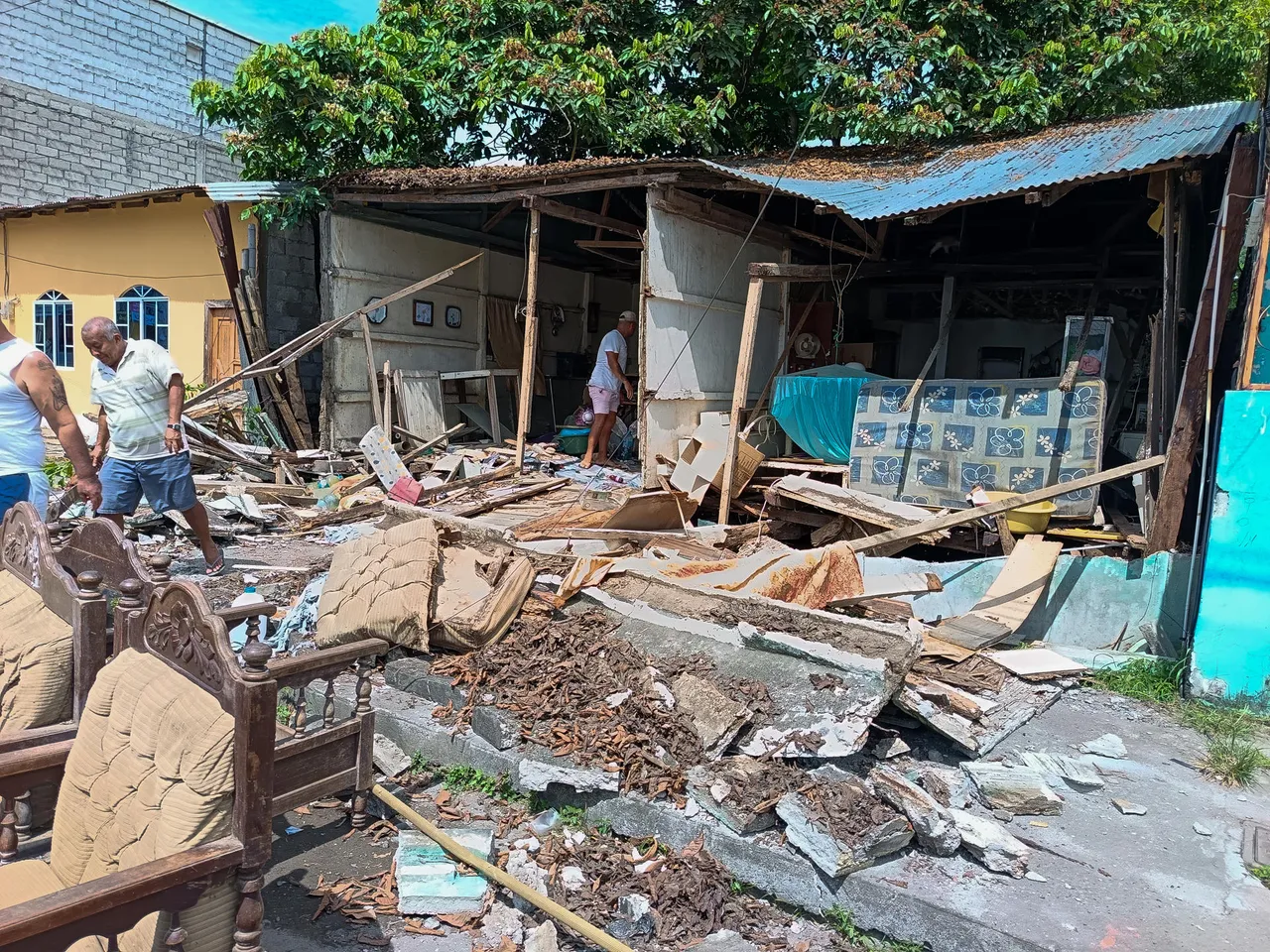 Al menos 20 heridos y 60 viviendas afectadas tras sismo de magnitud 6 en Ecuador