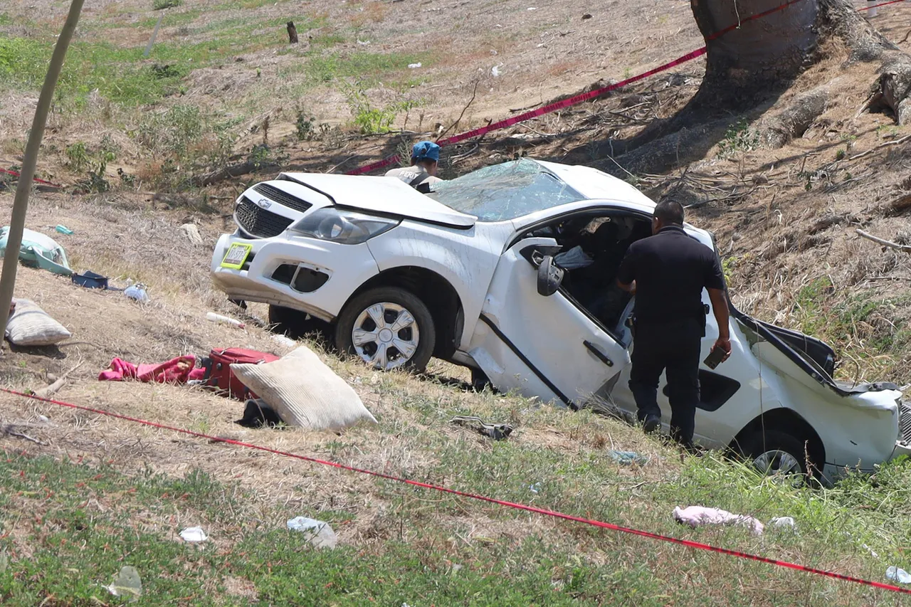 Volcadura de una camioneta en el sur de México deja 5 personas fallecidas y 8 más heridas