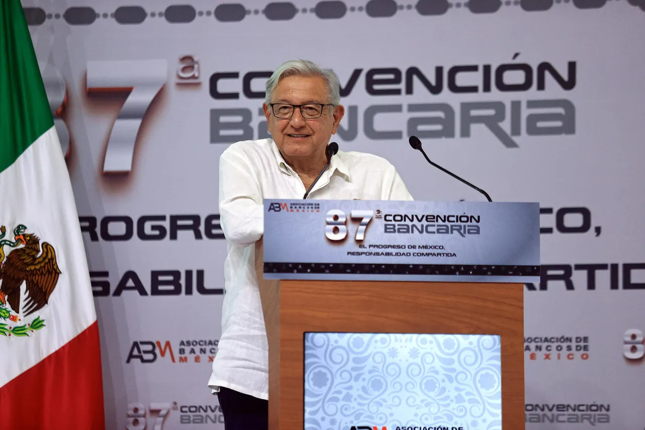 LÛpez Obrador reconoce trato de &#8220;respeto&#8221; de la banca y afirma cumplir con sus compromisos