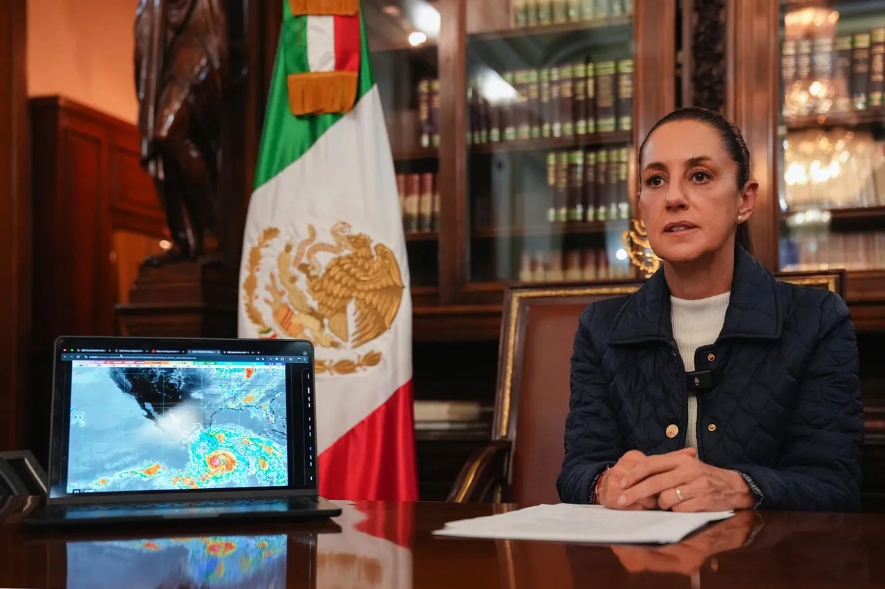 Juntos vamos a salir adelante, dice Sheinbaum ante evolución de huracán Erik categoría 3