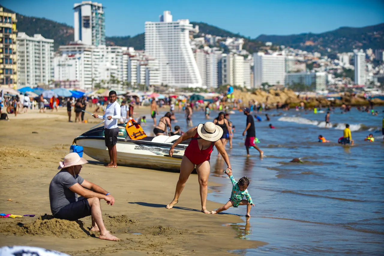 El mexicano Acapulco cierra 2024 con recuperación turística del 65 % tras los huracanes