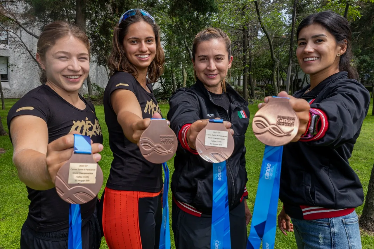 Isabel Aburto, Beatriz Briones, Maricela Montemayor y Karina Alanís, equipo mexicano de canotaje (2)