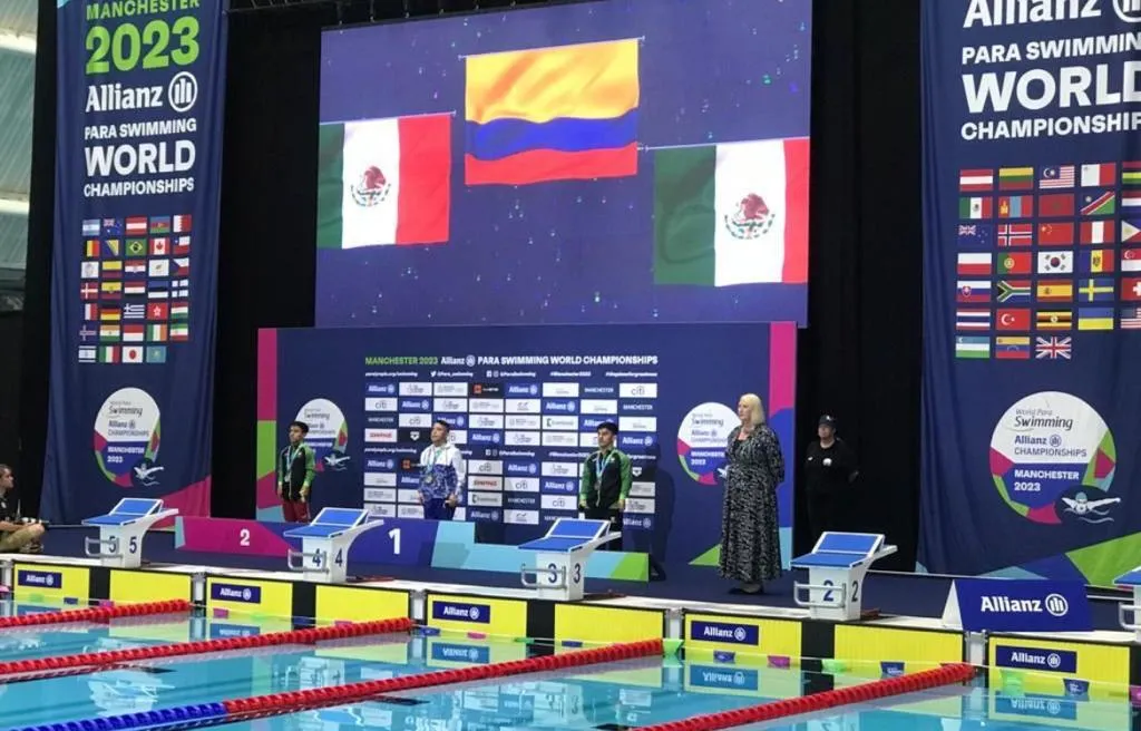 Jesús Gutiérrez y Juan Gutiérrez en el podio de los 200 metros combinado individual