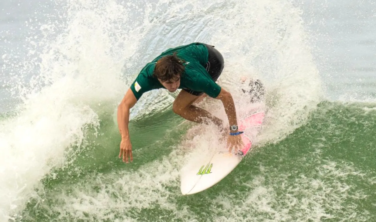 Jhony Corzo, surfista nacional (1)