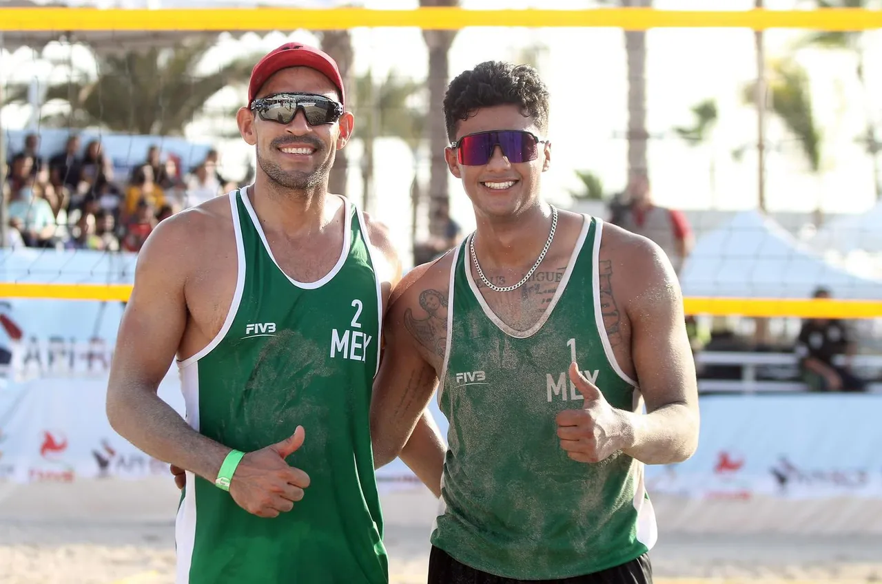 Juan Ramón Virgen y Miguel Sarabia, en su participación en el Tour de Playa NORCECA (2)