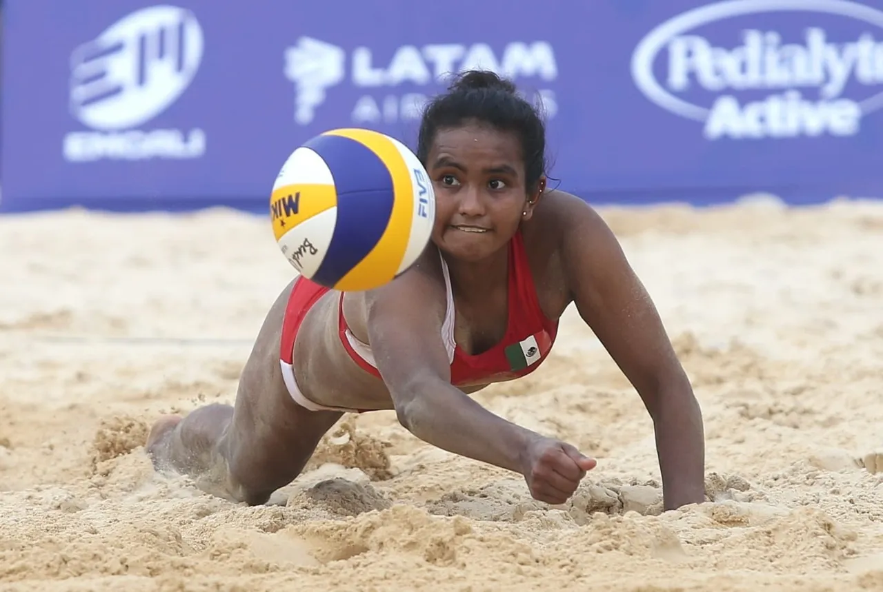 Katherine Albarrán Castro, seleccionada nacional de voleibol de playa durante competencia en Cali-Valle 2021