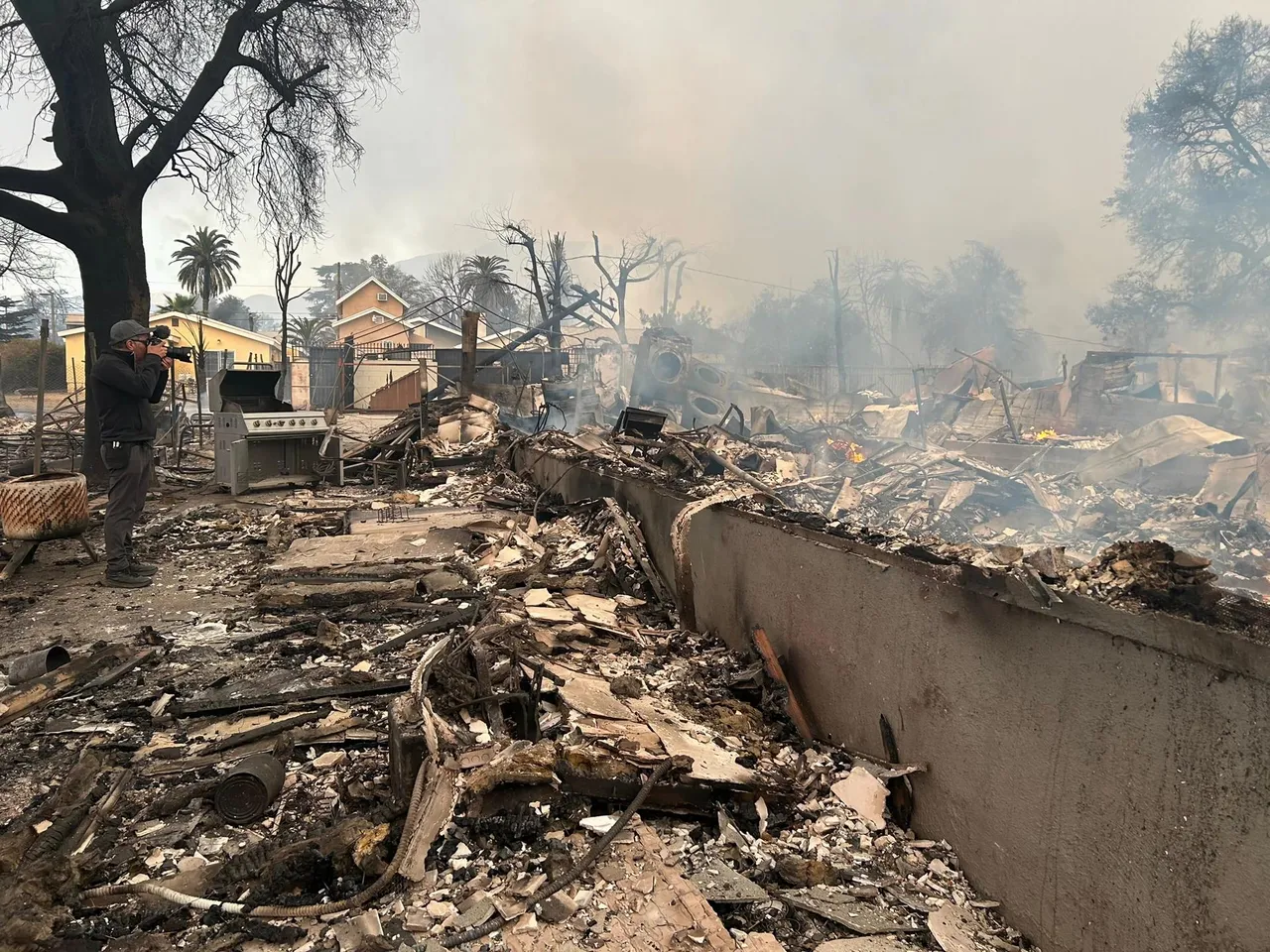 Conseguir un techo, el desafío de inmigrantes afectados por incendios de Los Ángeles