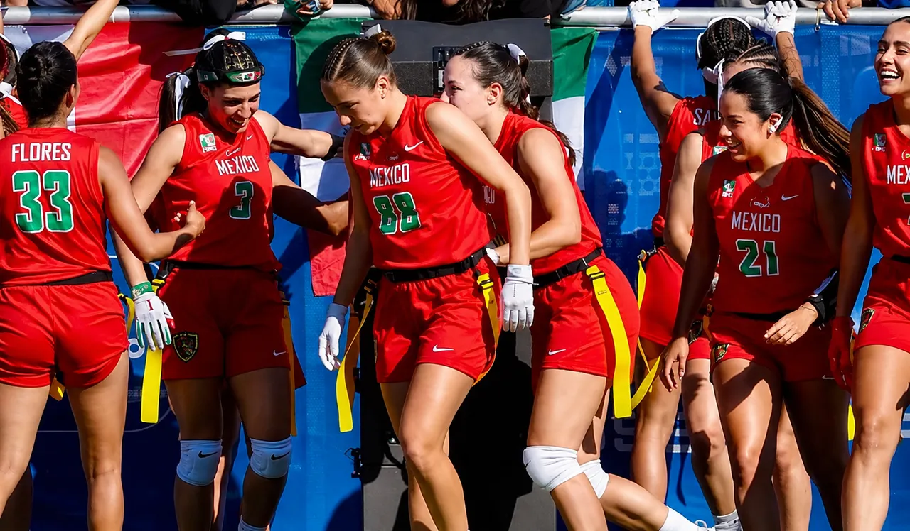 La selección femenil mexicana venció 27-26 a España🇪🇸 en los cuartos de final del Campeonato Mundial de Flag Football.