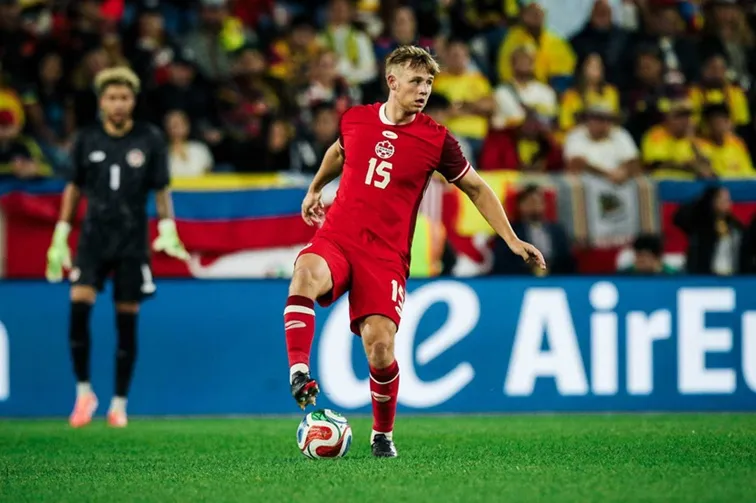 Luc de Fougerolles, el joven talento que se ganó un lugar en la defensa de Canadá