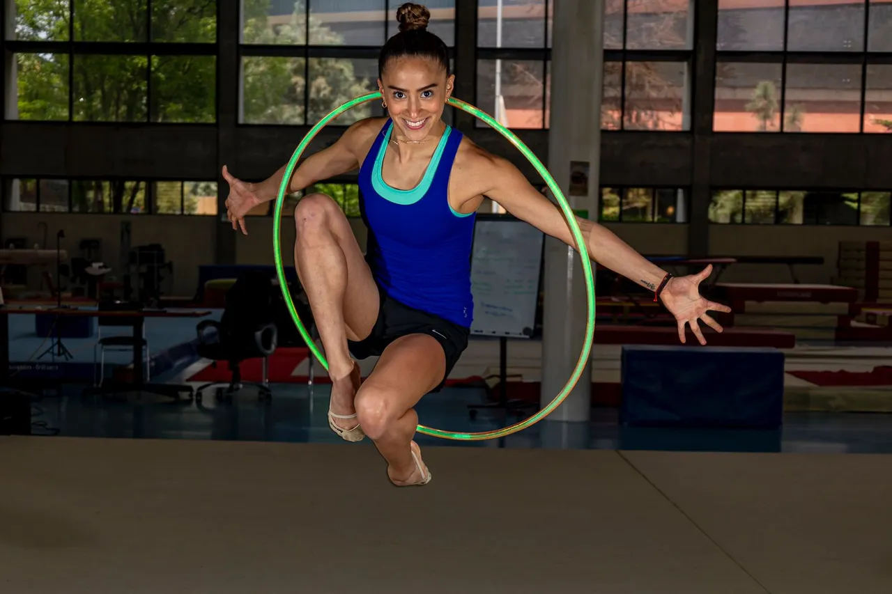 Marina Malpica, gimnasta rítmica mexicana (4)