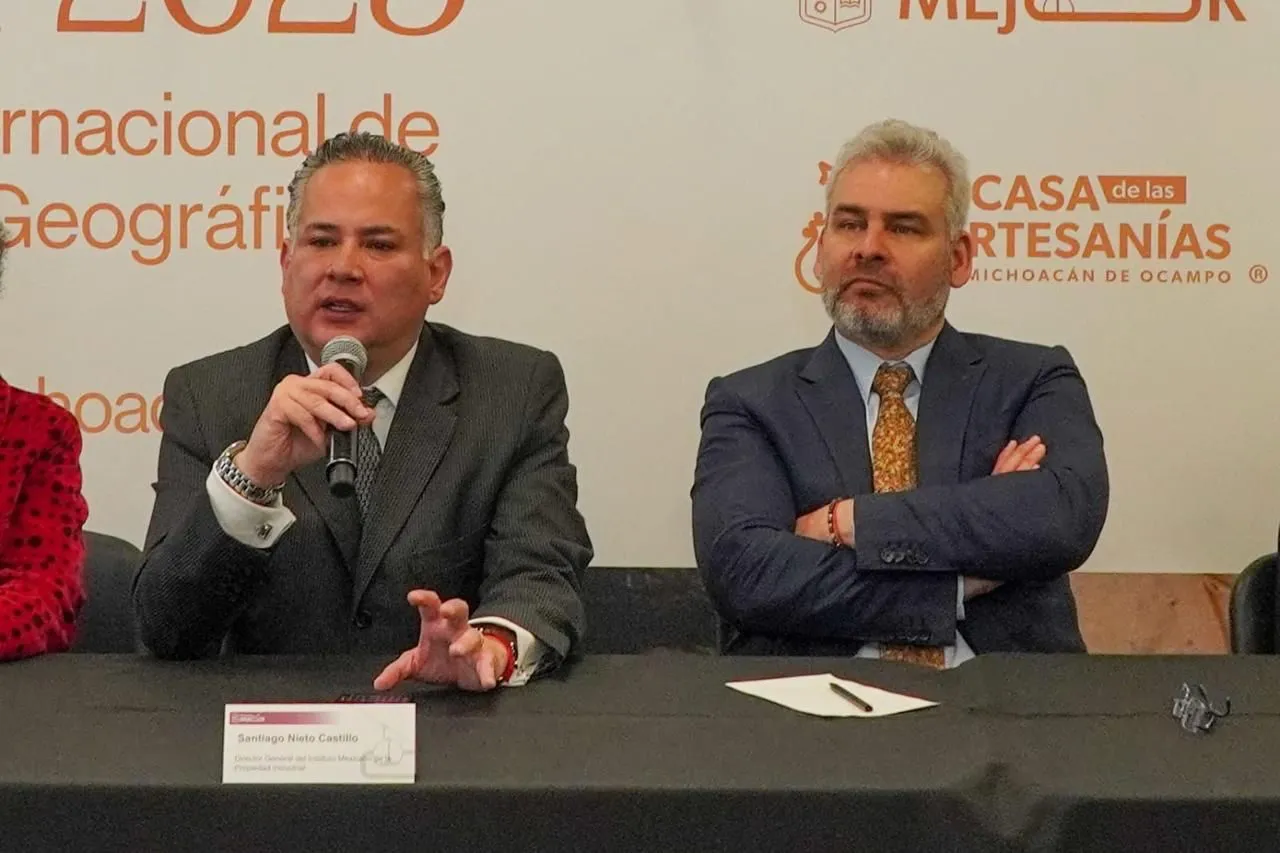 Santiago Nieto Castillo durante el anuncio de la Bienal de oriGIn 2025 en Morelia.
