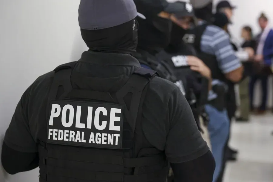"El ICE está violentando los derechos humanos de las personas, ya no solo de mexicanos": Rendón