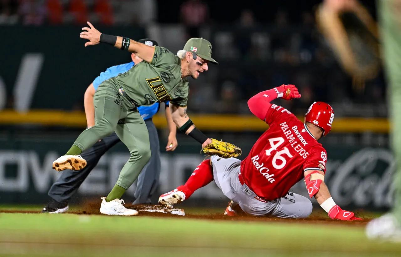 Con un rally de cuatro carreras en la séptima entrada, los Leones de Yucatán rompieron el empate y terminaron imponiéndose 8-4 sobre los Diablos Rojos del México