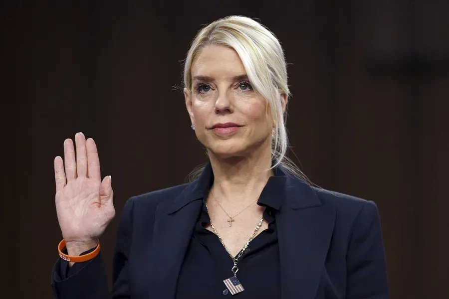 Exfiscal Pam Bondi Comparece ante el Congreso por el Caso Epstein