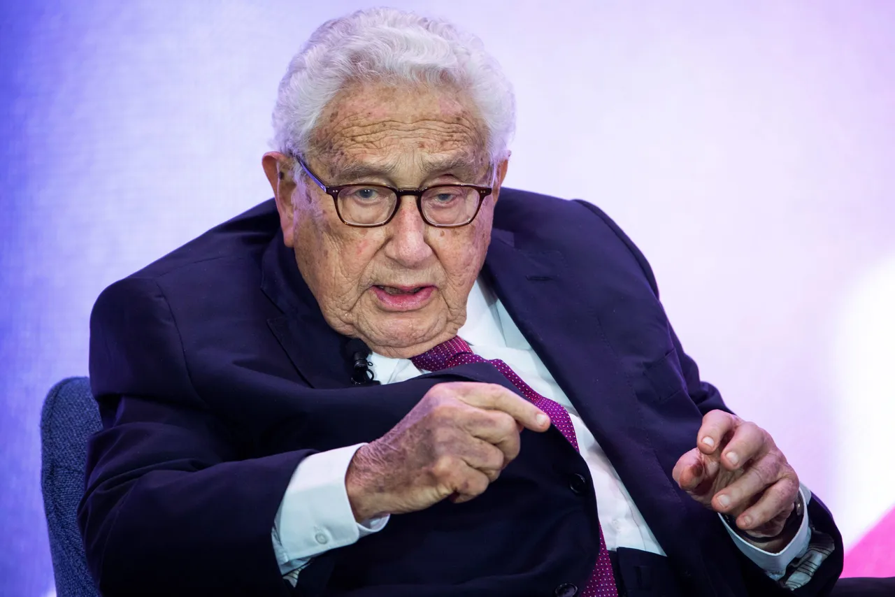 Ni China ni EEUU deberían buscar el monopolio tecnológico, afirma Kissinger