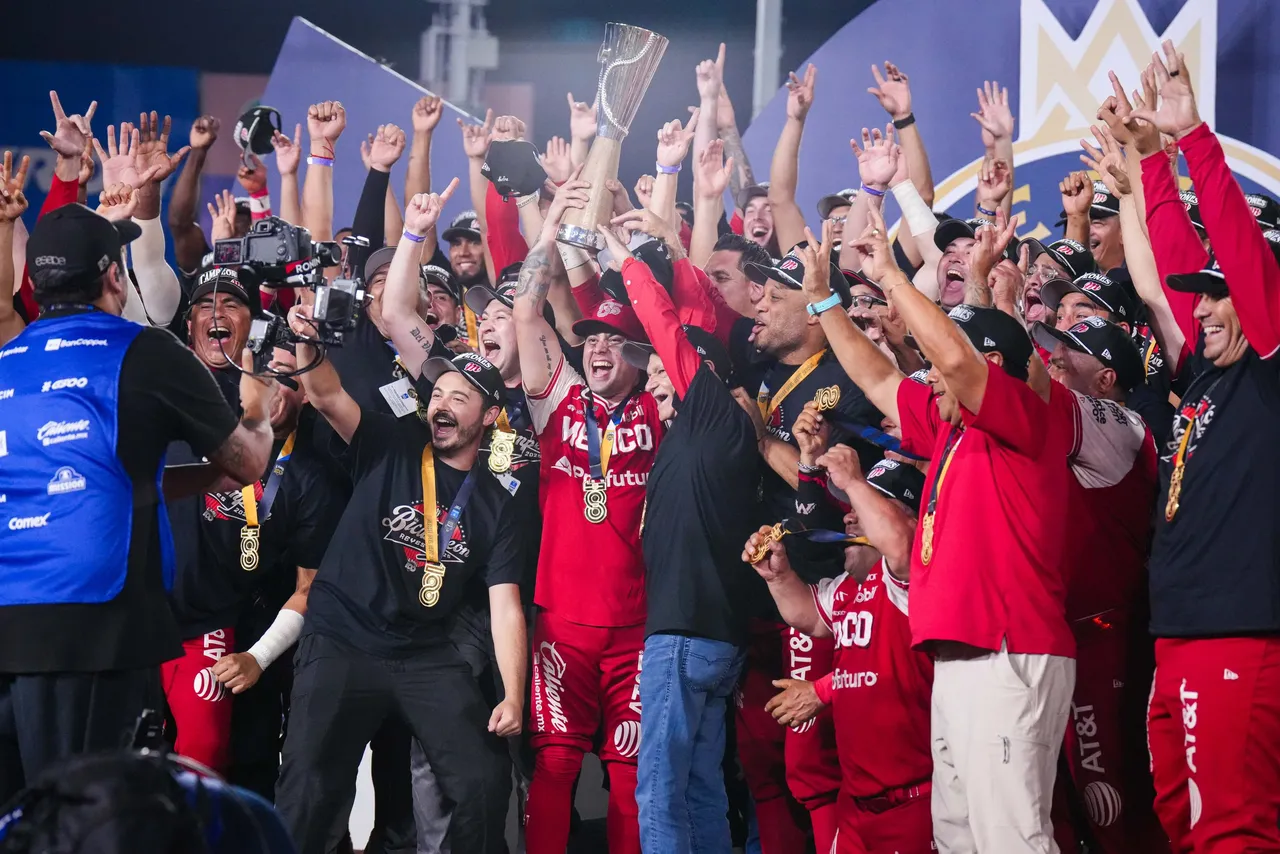Los Diablos Rojos del México se consagraron campeones en la temporada del Centenario de la Liga Mexicana de Beisbol al imponerse