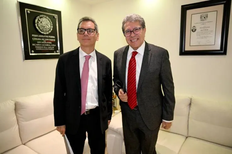 Ricardo Monreal recibe el Paquete Económico 2026 en San Lázaro