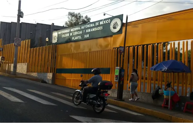 Reunión entre autoridades de la UNAM y estudiantes del CCH Sur
