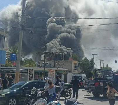 Incendio en Bodega de Colchones Moviliza a Cuerpos de Emergencia en Ecatepec
