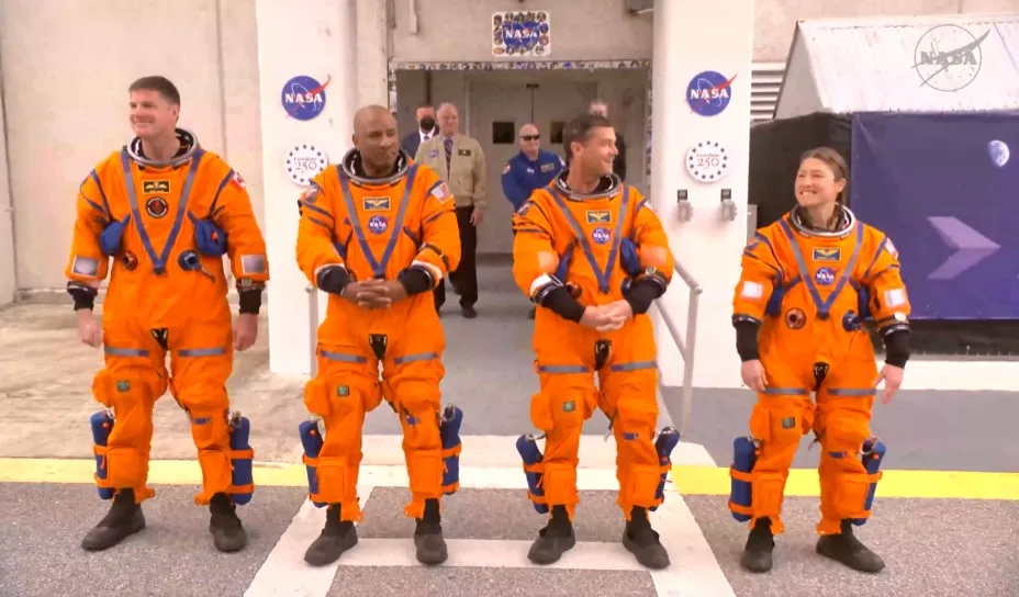 La NASA revela la tecnología detrás de los trajes que llevarán a la primera mujer a la Luna