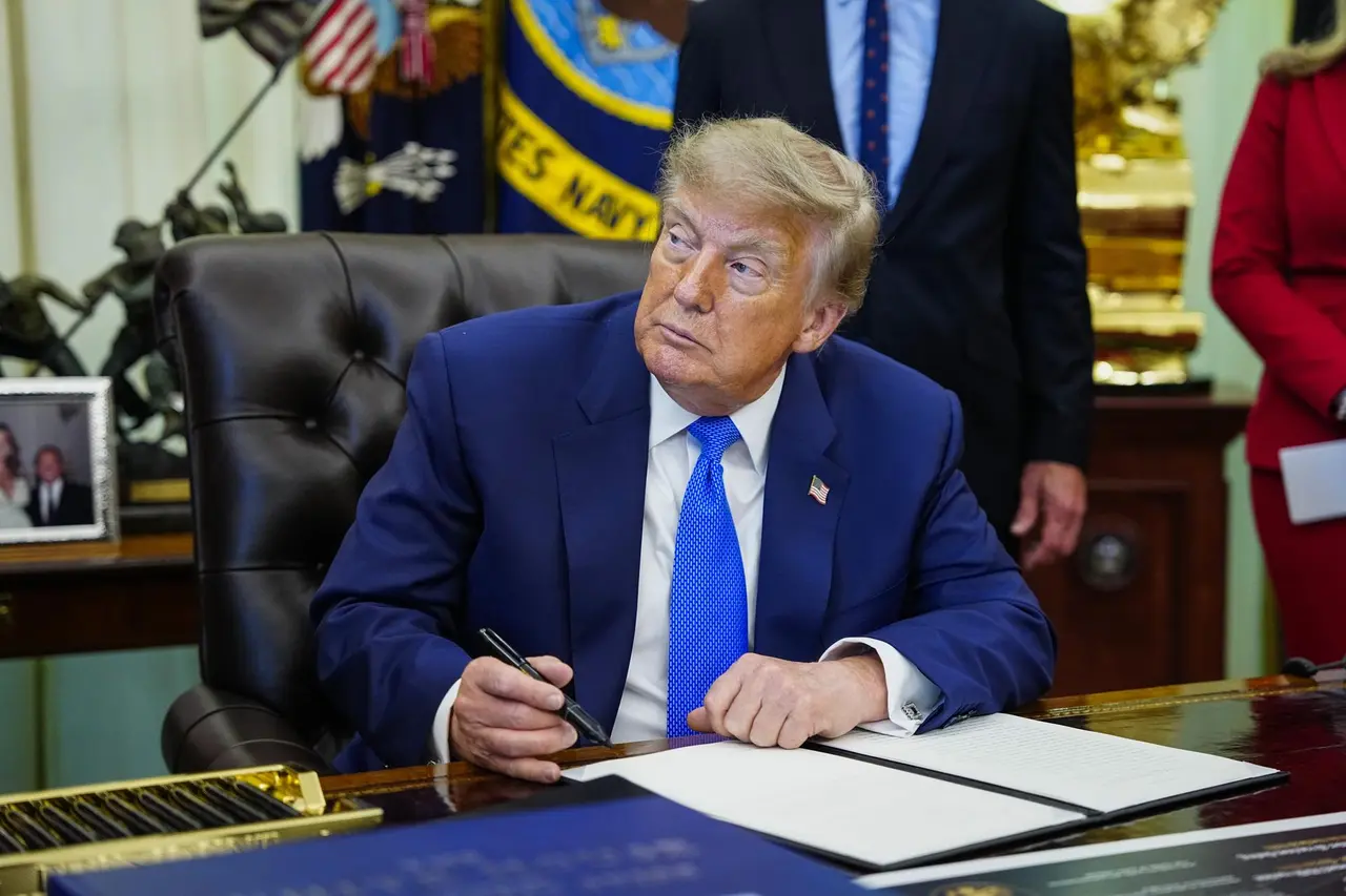 Trump manda callar a periodista de CNN durante preguntas sobre Corea del Norte | FOTO EFE 
