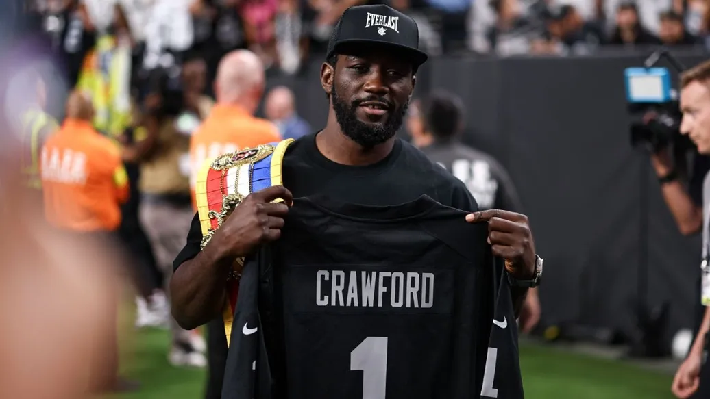 Terence Crawford sorprende en el Monday Night Football entre Chargers y Raiders