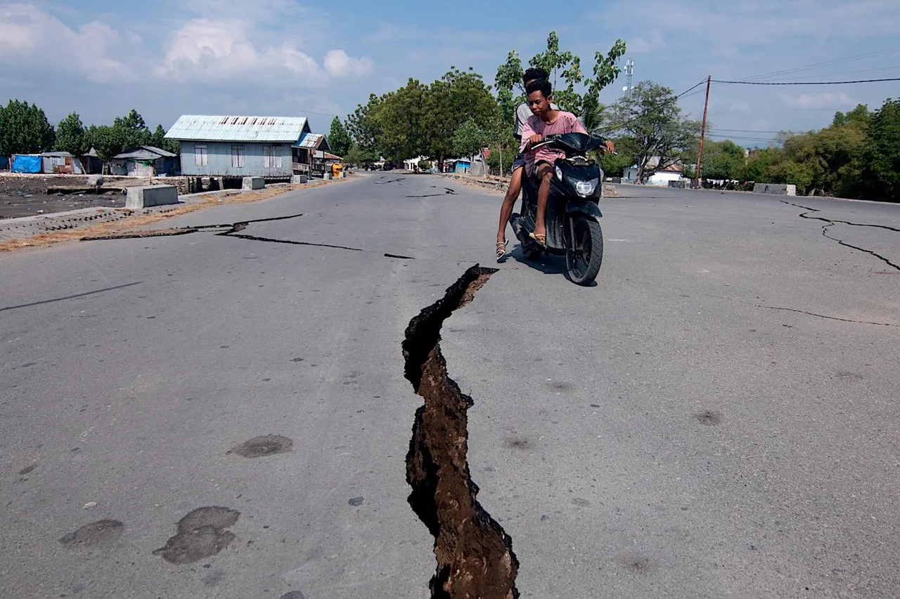 Un terremoto de magnitud 6.9 sacudió este sábado el norte de Indonesia | FOTO EFE 
