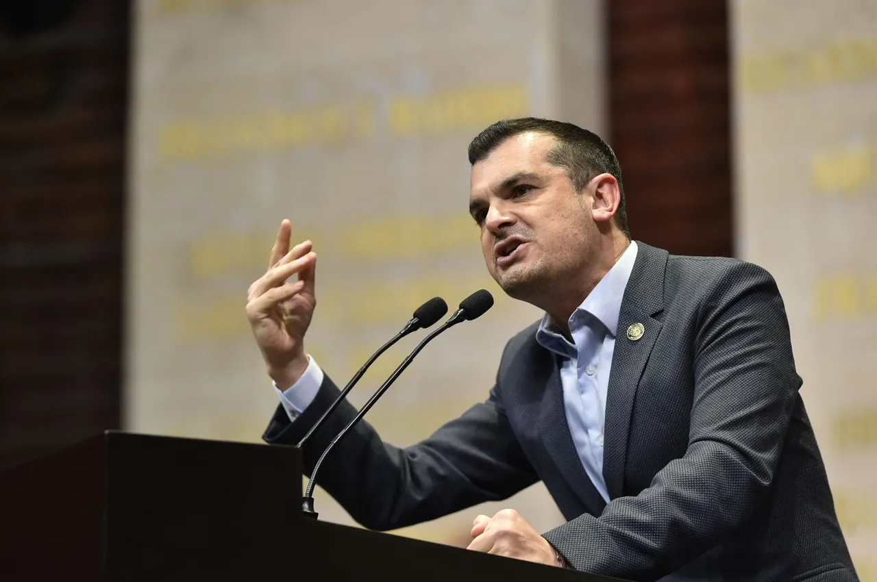 “Alguien le está diciendo mentiras a la presidenta, nunca hemos anunciado encuestas tipo Morena”; Triana