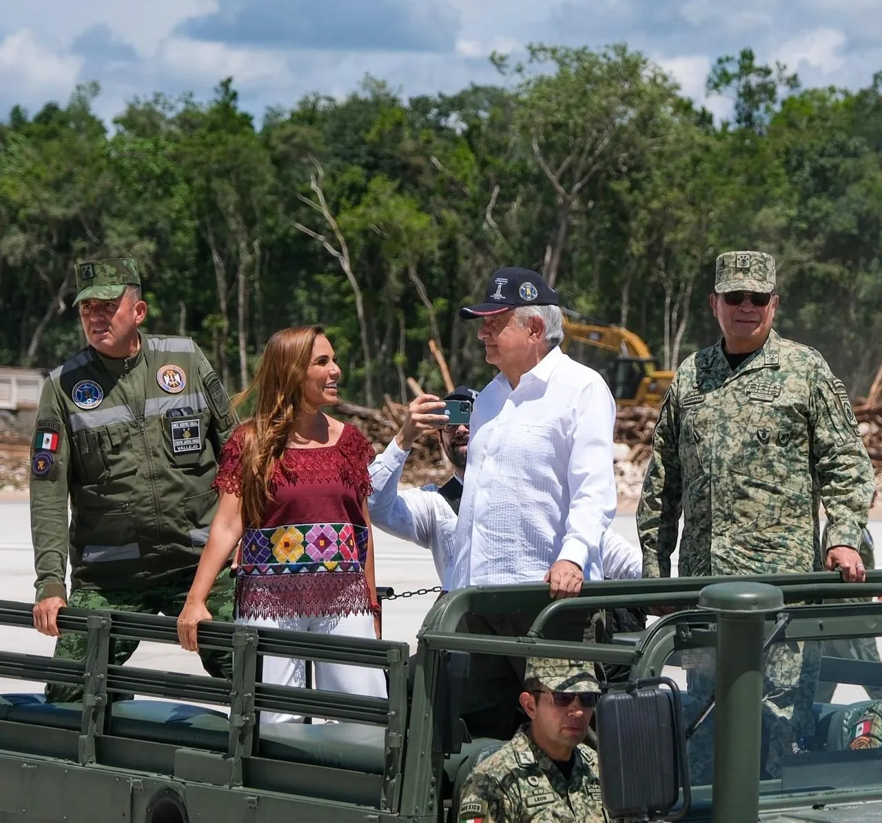 FOTO (IZQ) La gobernadora de Quintana Roo Mara Lezama y el presidente Andrés Manuel López Obrador (der)