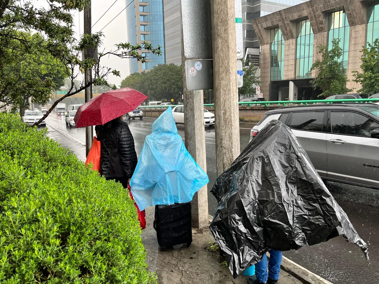 Activan Alerta Amarilla por lluvias fuertes y granizo en nueve alcaldías de CDMX