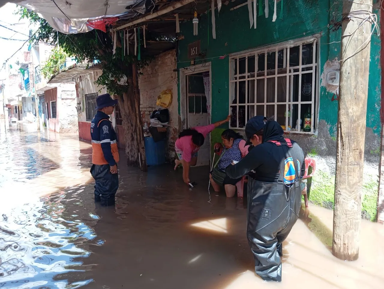 Tromba y desfogue de presas causan inundaciones en Manuel Doblado y Pénjamo