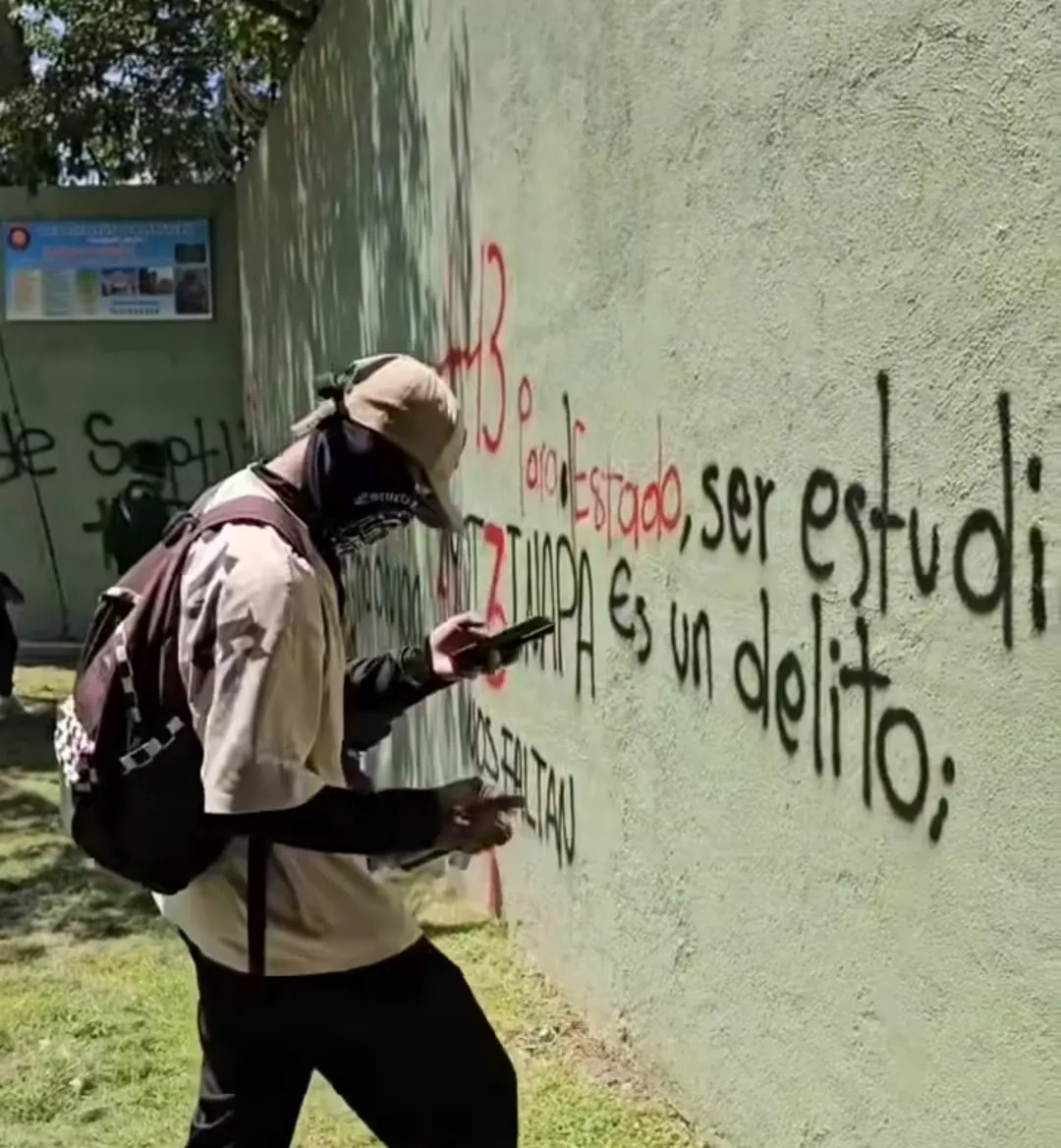 Normalistas atacan el 27 Batallón de Infantería en Iguala por Ayotzinapa