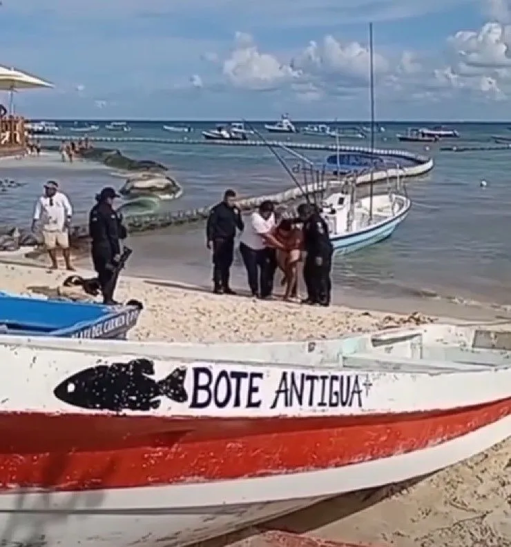 Policías turísticos en Playa del Carmen durante operativo