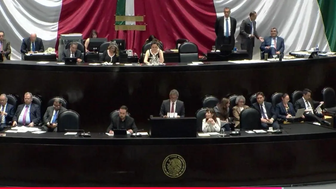 Titular de Hacienda concluye comparecencia con aplausos por presupuesto 2026 humanista